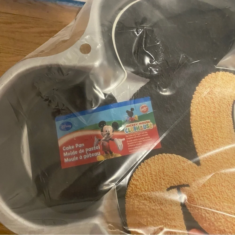 Mickey Mouse Metal Cake Pan Disney NEW Wilton Birthday Special Occasion Silver